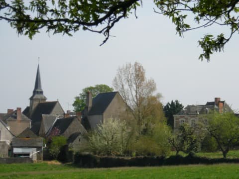 Couvreur Chenillé-Champteussé